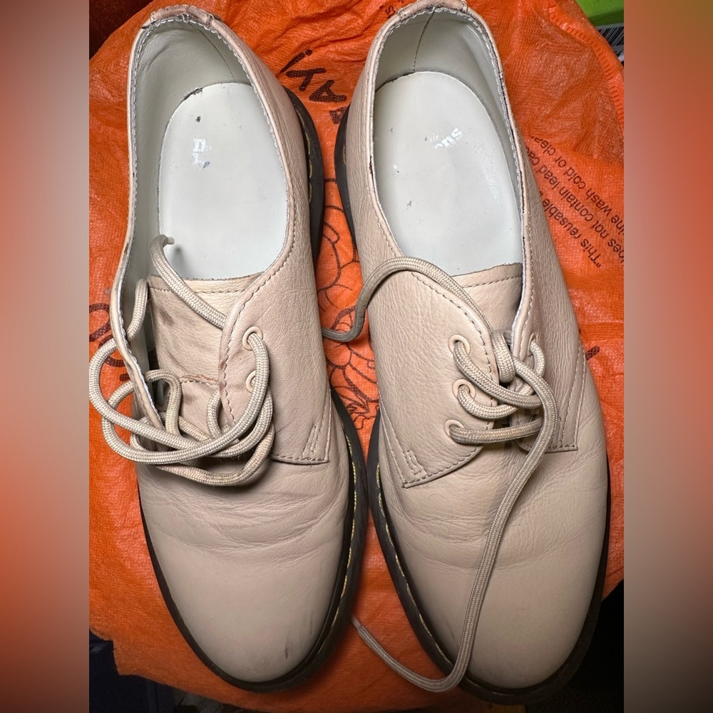 Dr martens beige natural leather color cream/tan size 9 us 6 uk women